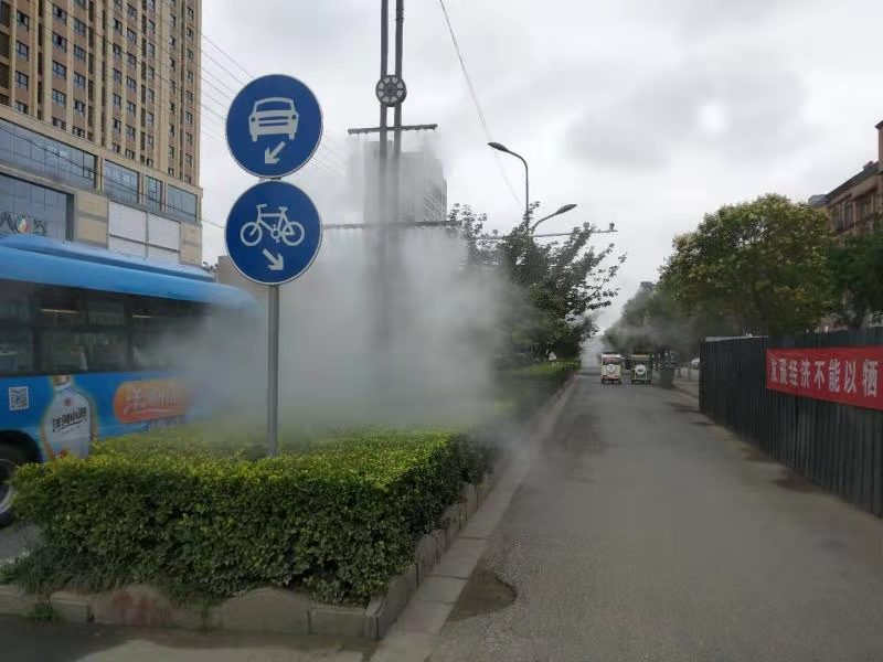 路灯杆喷淋设备